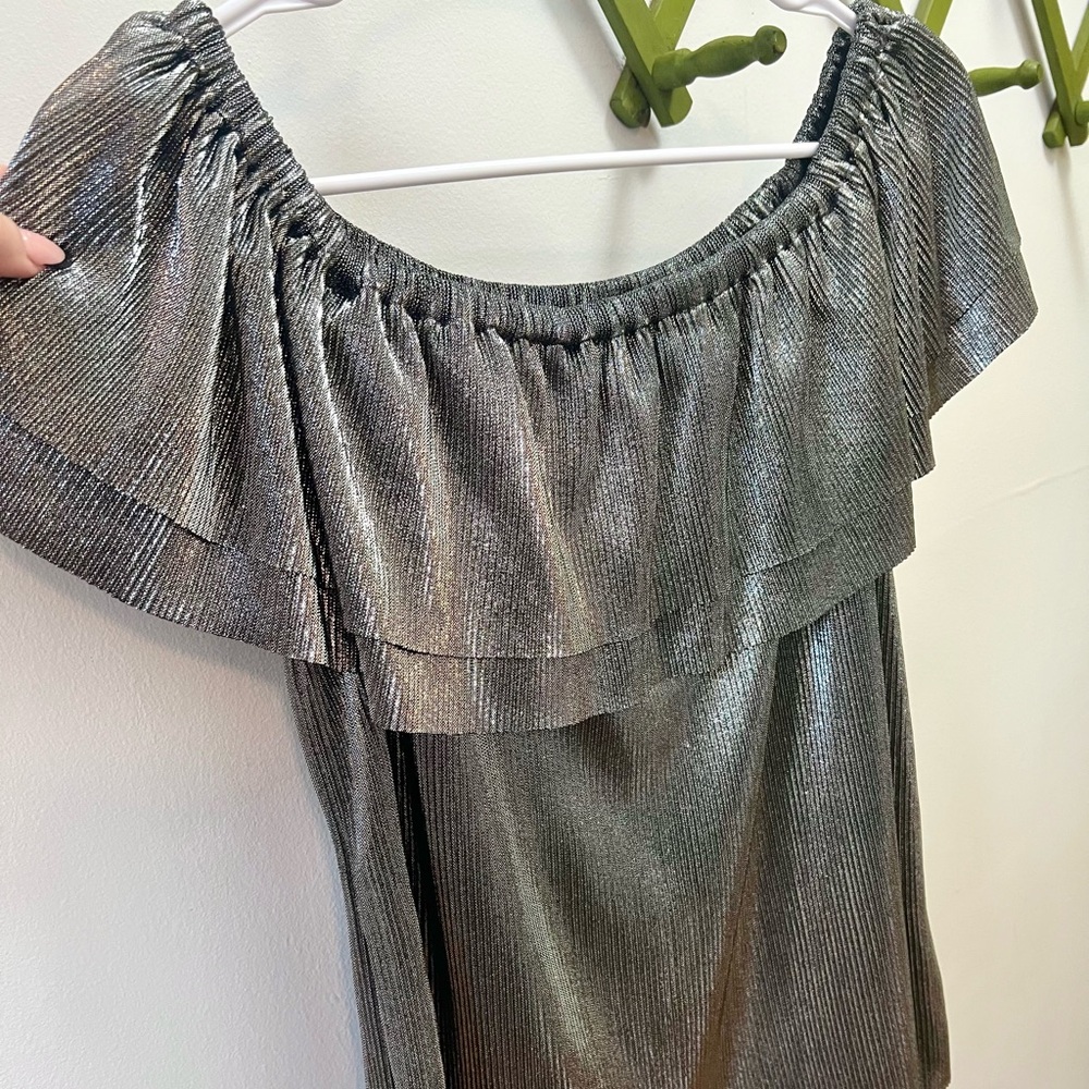 BNWT 🩶 Michael Kors Metallic Pleated Off-Shoulder Top - Picture 4 of 5